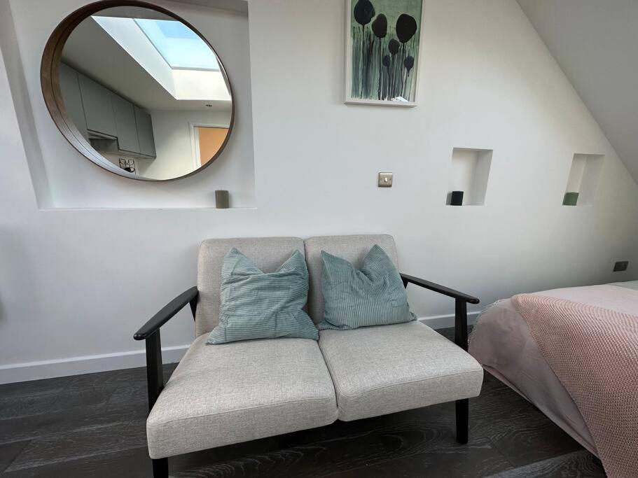 Lovely New Decor Studio - 4 The Southwell London Exterior photo